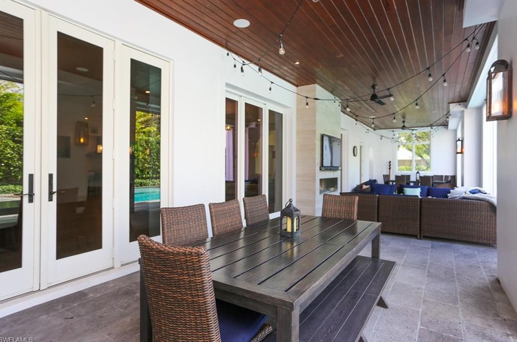215 3rd Ave N, Naples, FL 34102