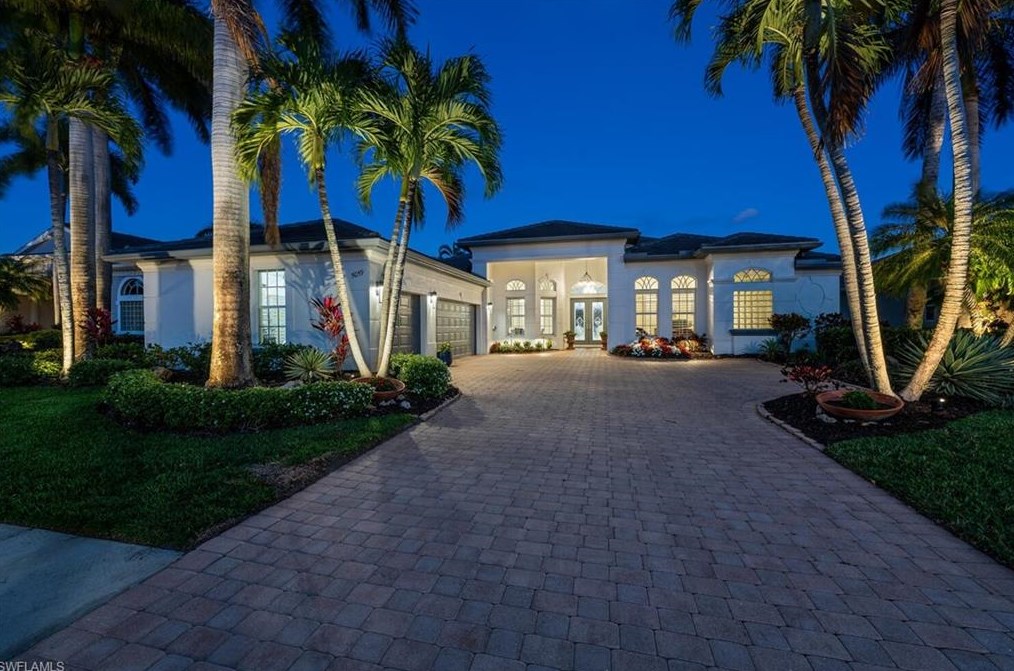 5059 Cerromar Dr, Naples FL  34112-7922 exterior