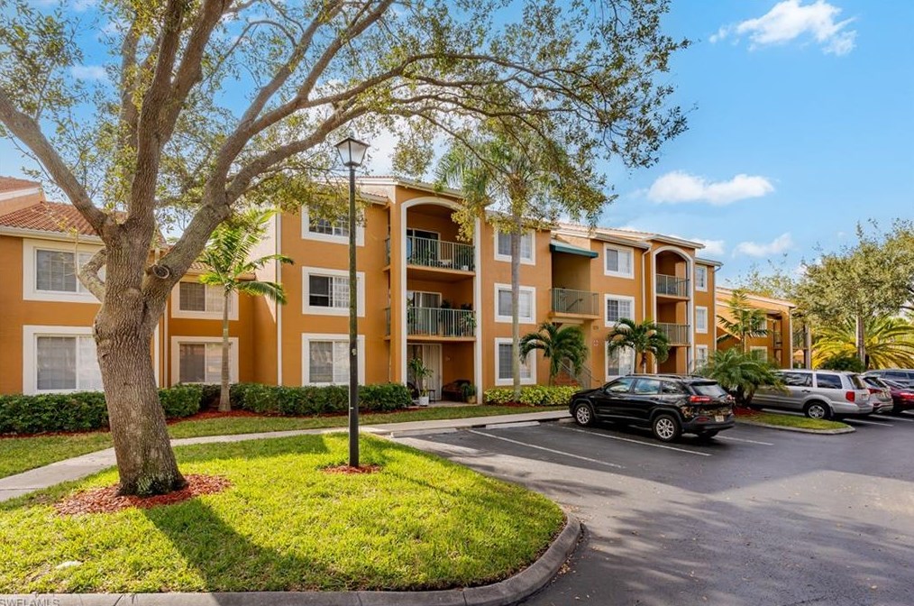 1270 Wildwood Lakes Blvd #102, Naples, FL 34104