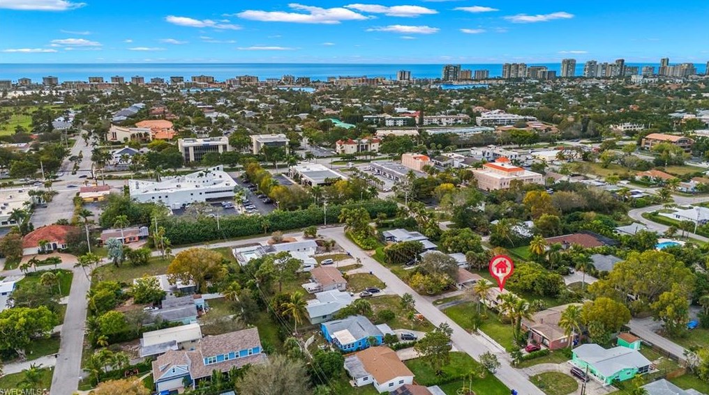 1075 Rordon Ave, Naples FL  34103-4570 exterior