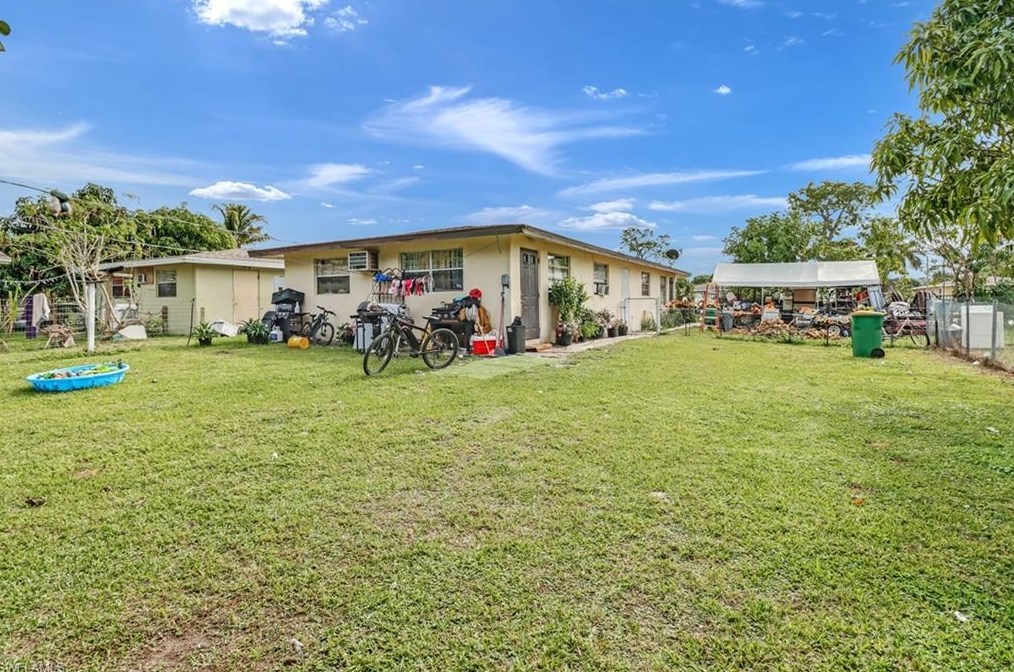 5325 Gilchrist St, Naples, FL 34113