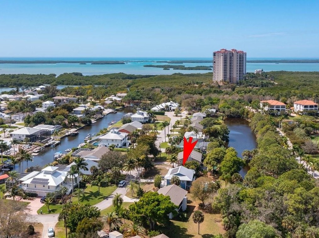 4724 Pembrooke Ln, Bonita Springs FL  34134-7109 exterior