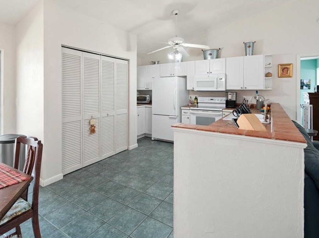 4724 Pembrooke Ln, Bonita Springs FL  34134-7109 exterior