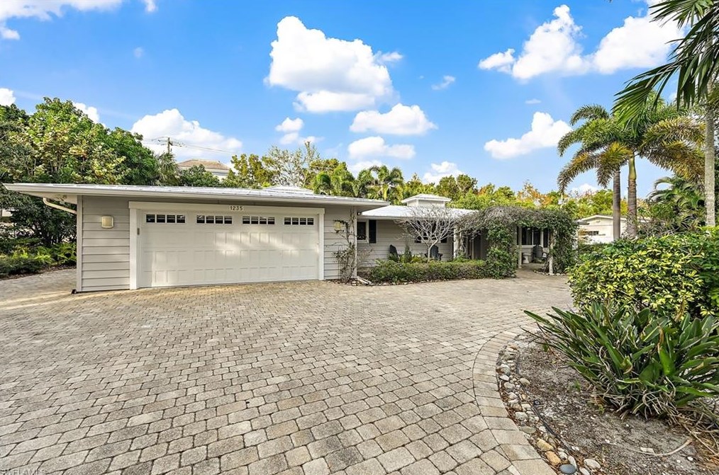 1235 Milano Dr, Naples, FL 34103