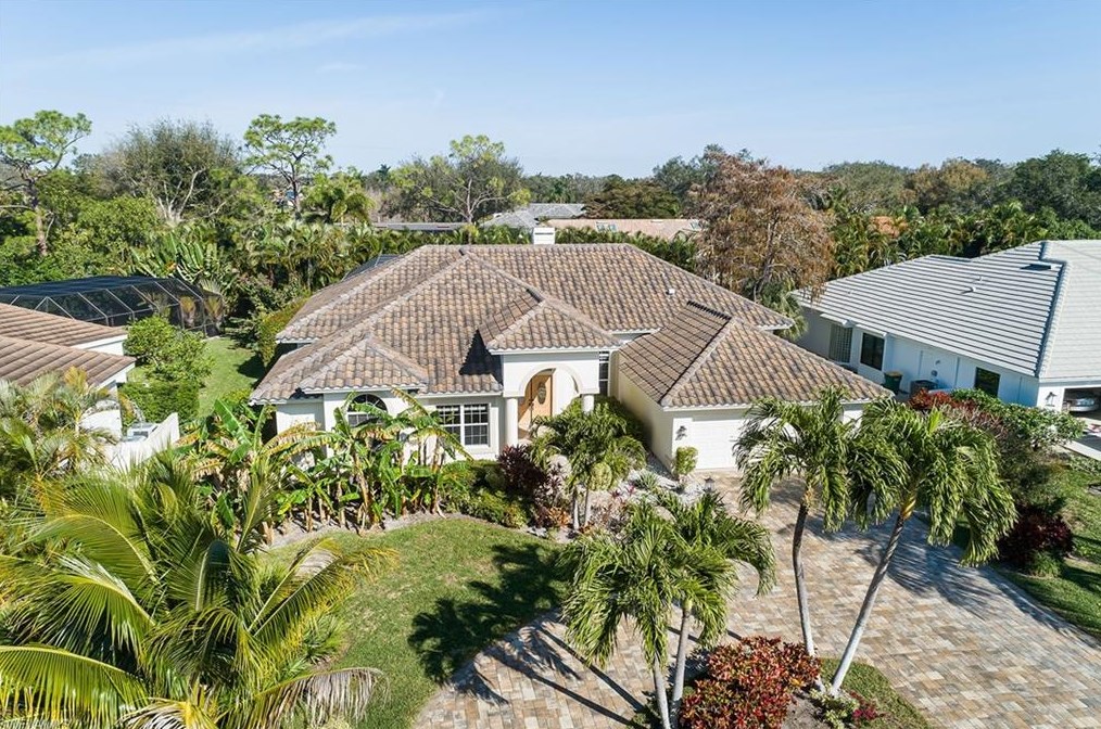2037 Laguna Way, Naples, FL 34109
