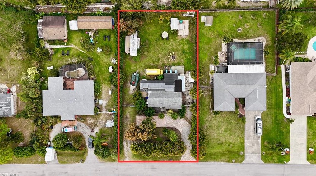 5267 Maple Ln, Naples, FL 34113