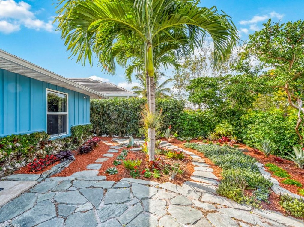 560 103rd Ave N, Naples, FL 34108