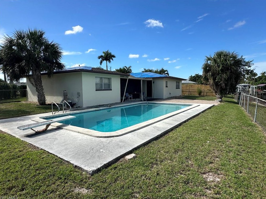 413 Parkway Ct, Fort Myers, FL 33919-3118