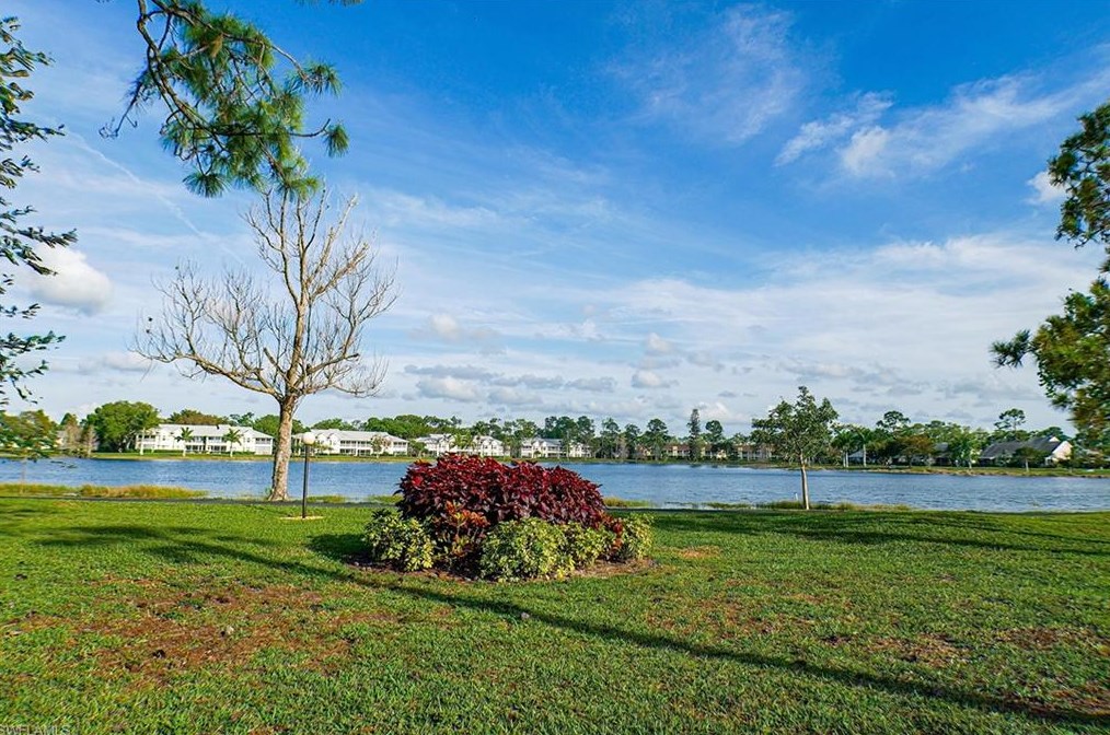 1798 Kings Lake Blvd, Naples, FL 34112-5376