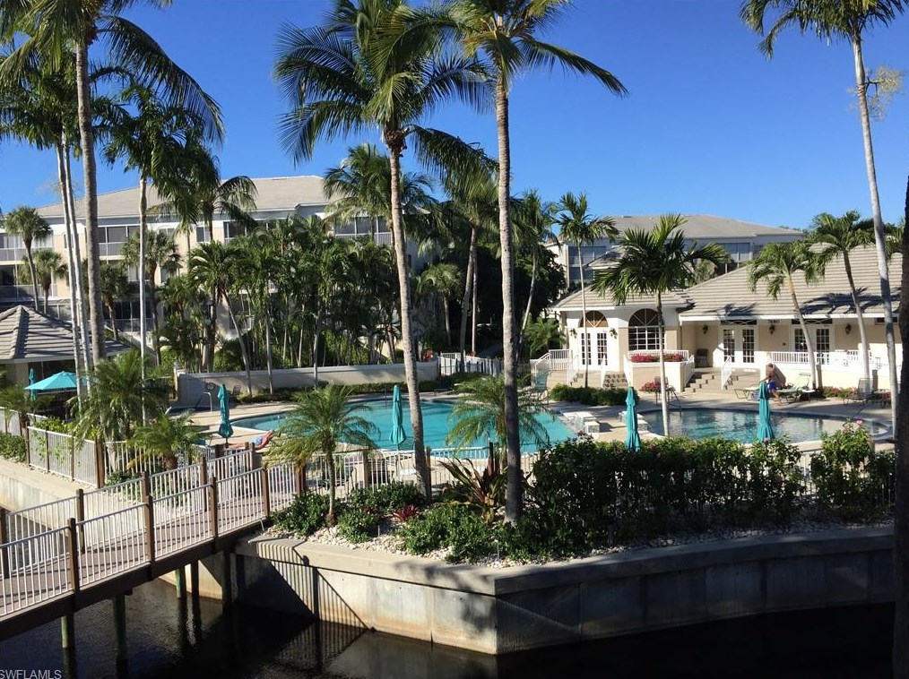 7725 Pebble Creek Cir, Naples FL  34108-6563 exterior