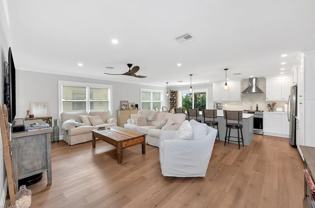13 Crooked Ln, Naples, FL 34112-0202