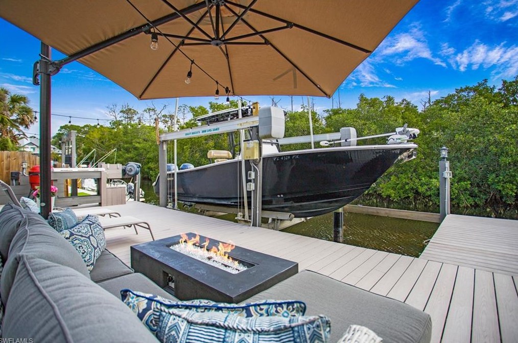 1300 Grand Canal Dr, Naples FL  34110-1522 exterior
