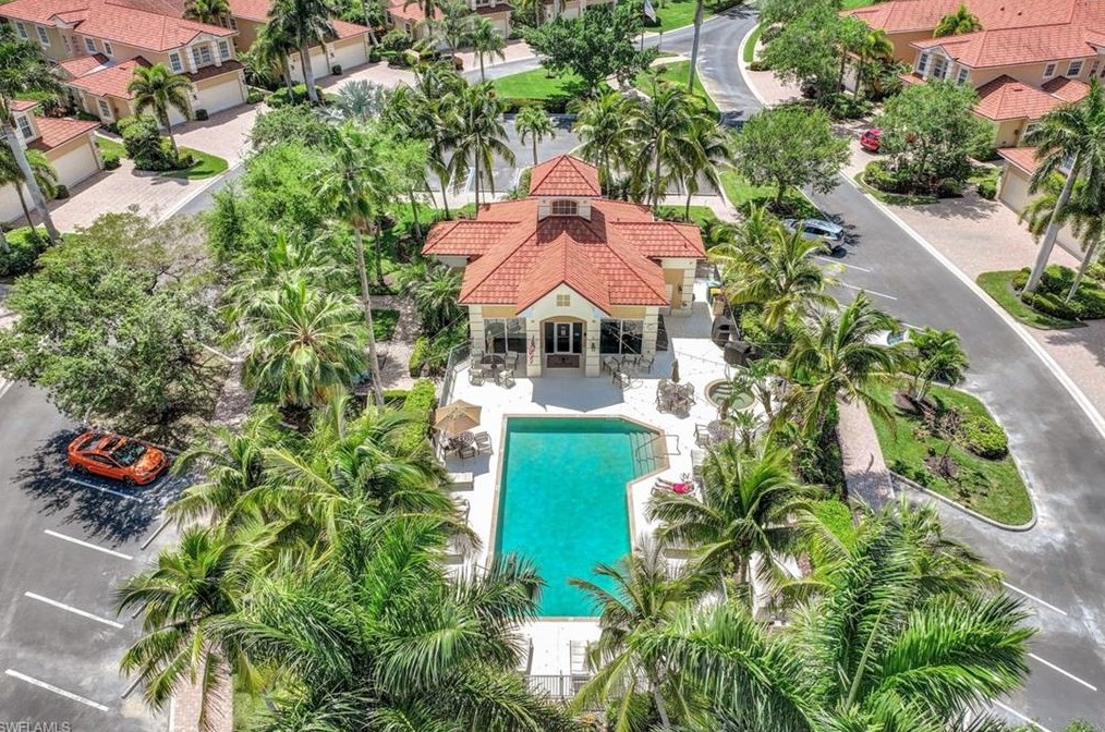 8653 Champions Pt, Naples FL 34113-3078 exterior