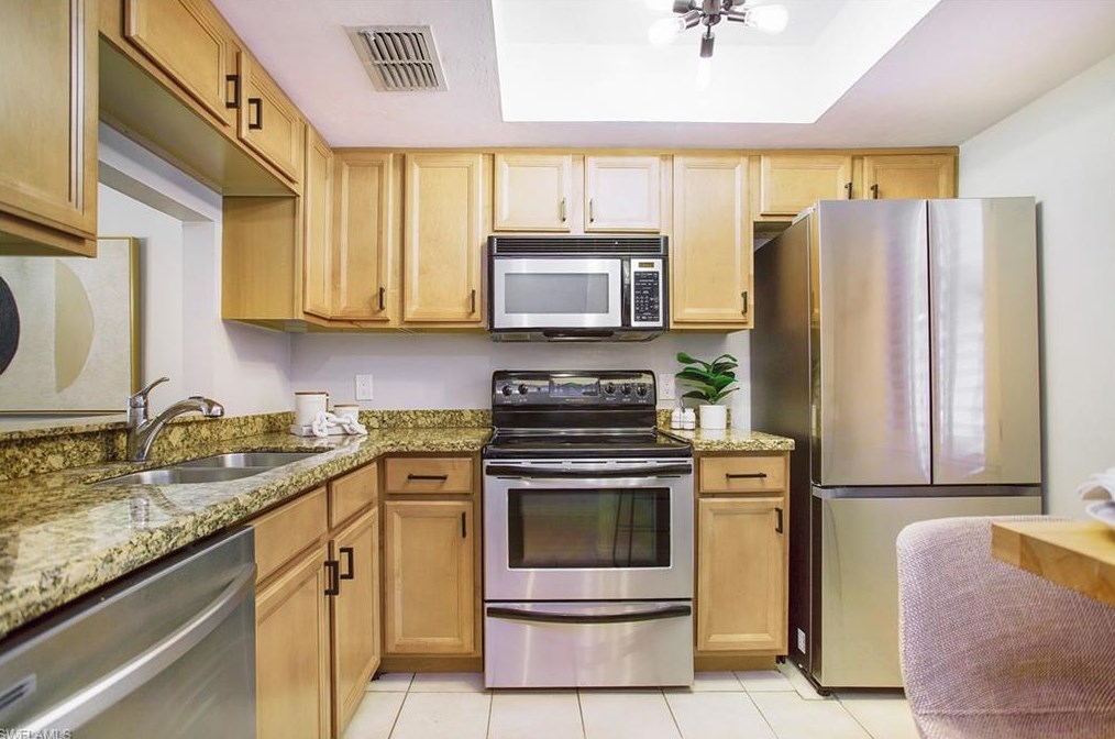 2082 Pine Isle Ln #2082, Naples, FL 34112