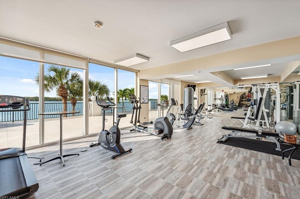 700 La Peninsula Blvd, Naples FL  34113-4039 exterior