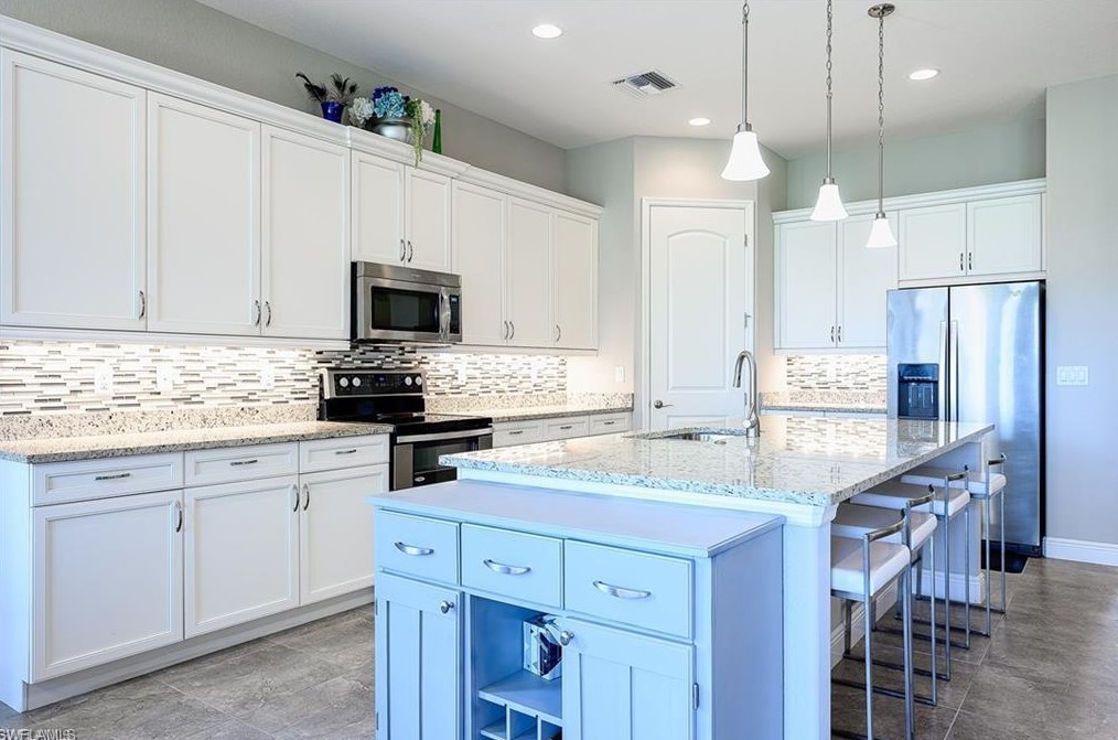 1575 Serrano Cir, Naples, FL 34105-4955