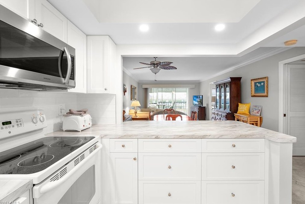 37 High Point Cir, Naples FL  34103-4280 exterior