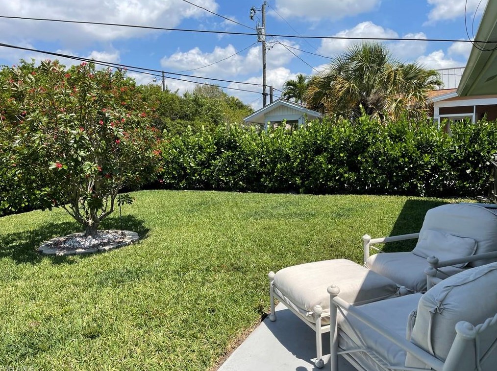 575 91 Ave, Naples FL 34108-2422 exterior