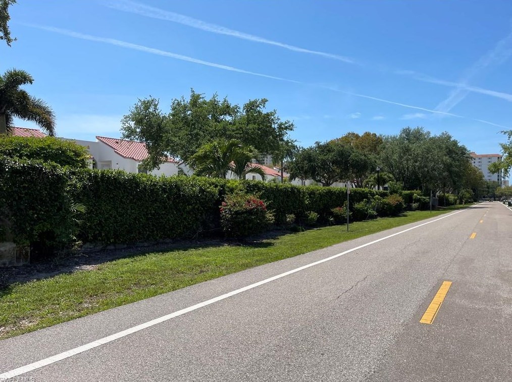 575 91 Ave, Naples FL 34108-2422 exterior