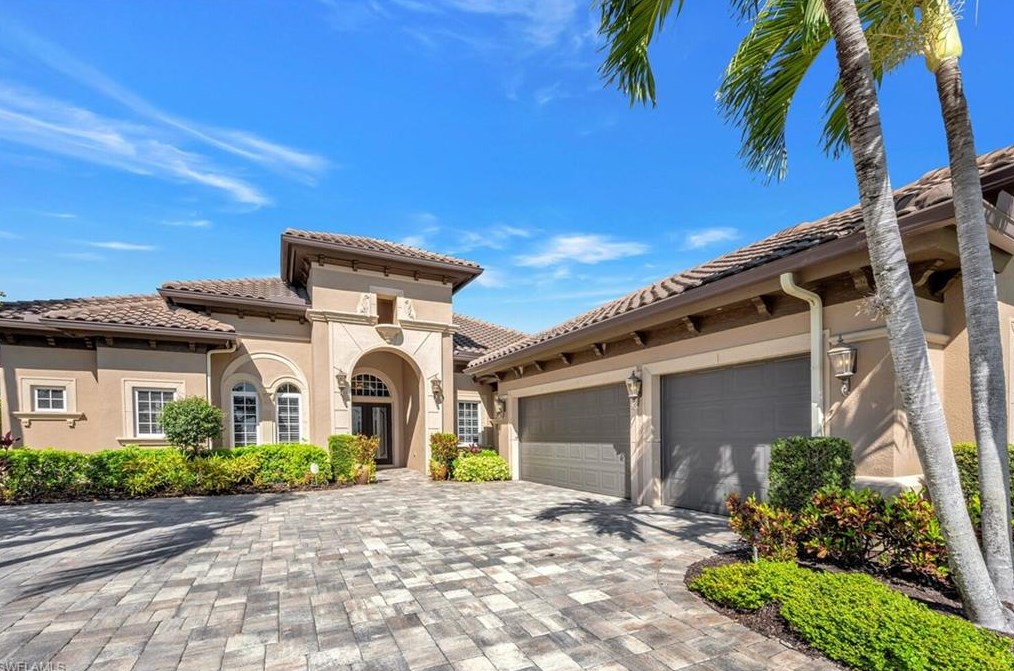 8953 Shenendoah Cir, Naples, FL 34113-1662