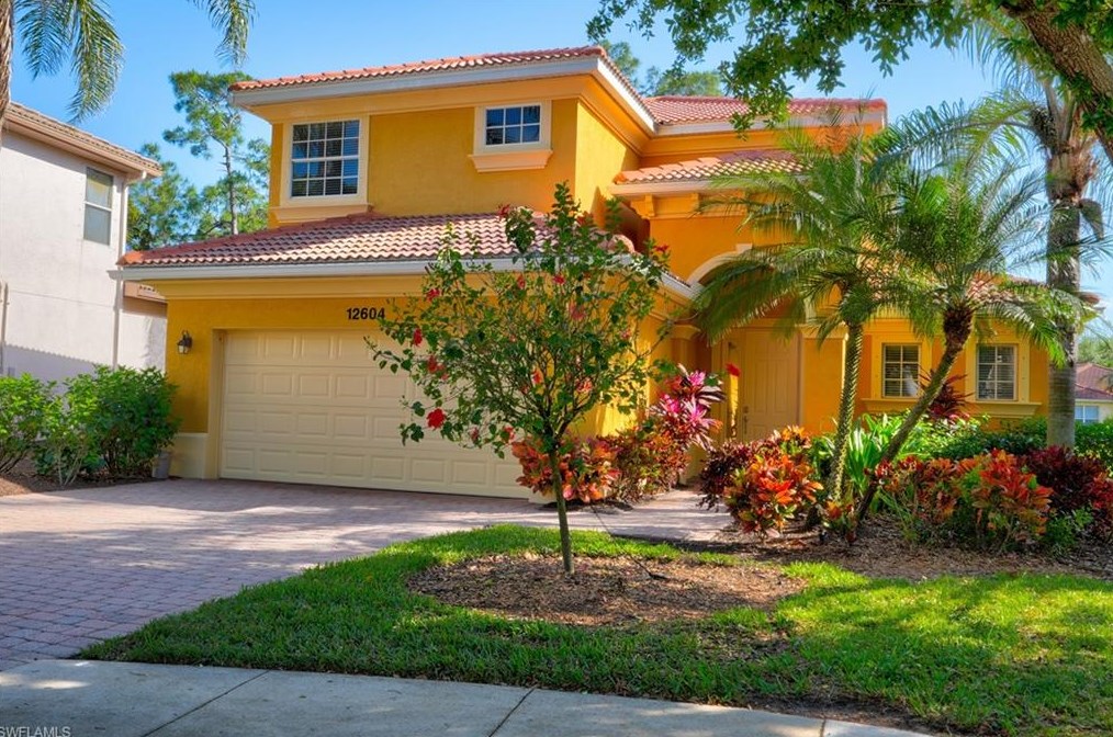 12604 Biscayne Ct, Naples, FL 34105-4936