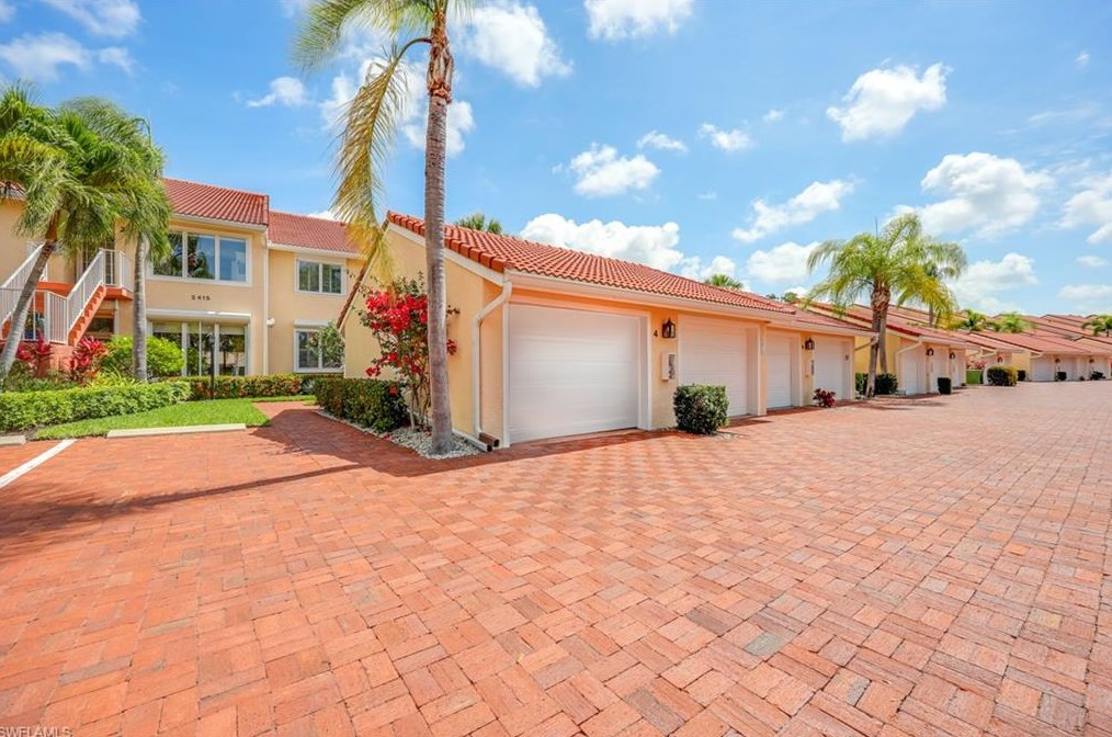 2415 Hidden Lake Dr, Naples, FL 34112-2777