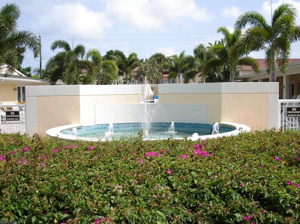 421 12th Ave, Naples FL  34102-6317 exterior