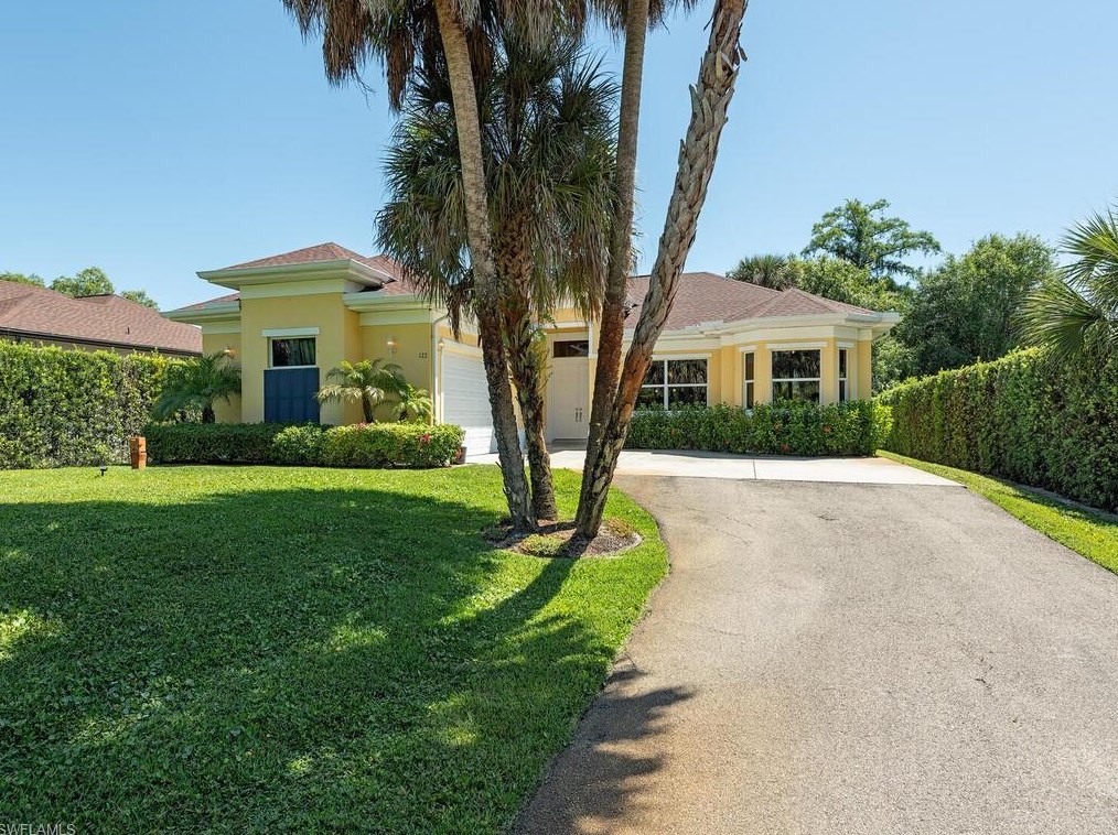 122 14th St, Naples, FL 34120-3685