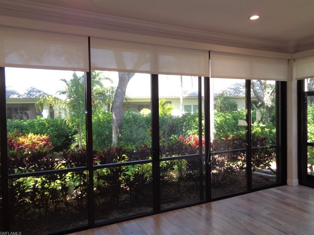 921 Vistana Cir, Naples FL 34119-1005 exterior