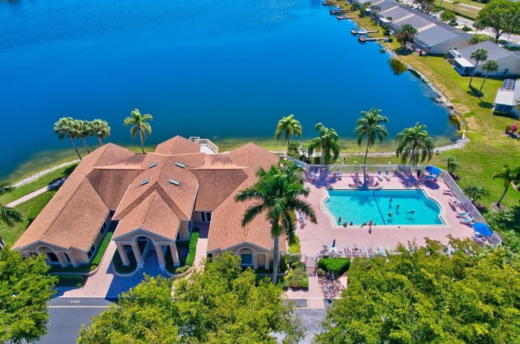 2390 Piccadilly Circus, Naples FL 34112-3611 exterior