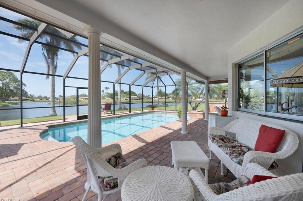 556 Landmark Dr, Naples FL 34112-5248 exterior