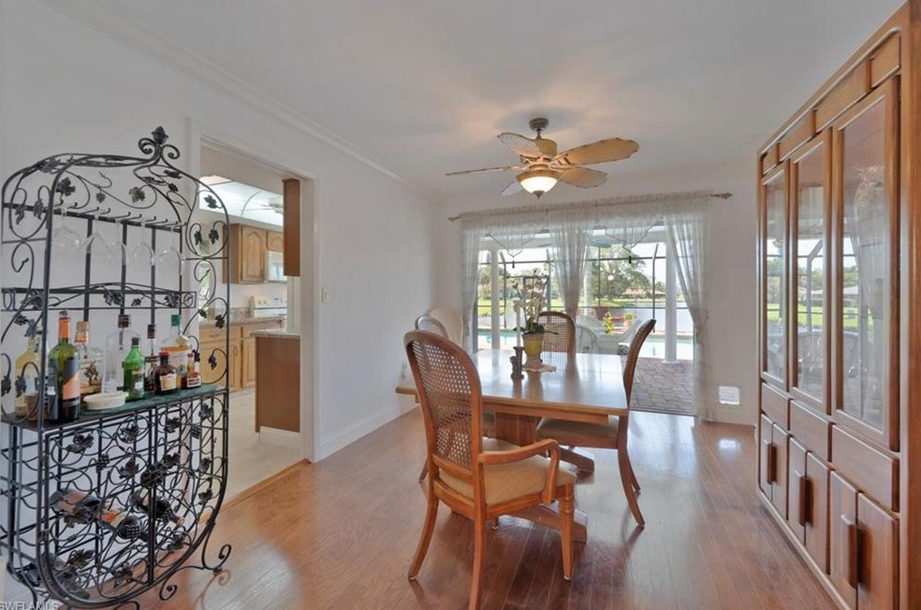 556 Landmark Dr, Naples FL 34112-5248 exterior