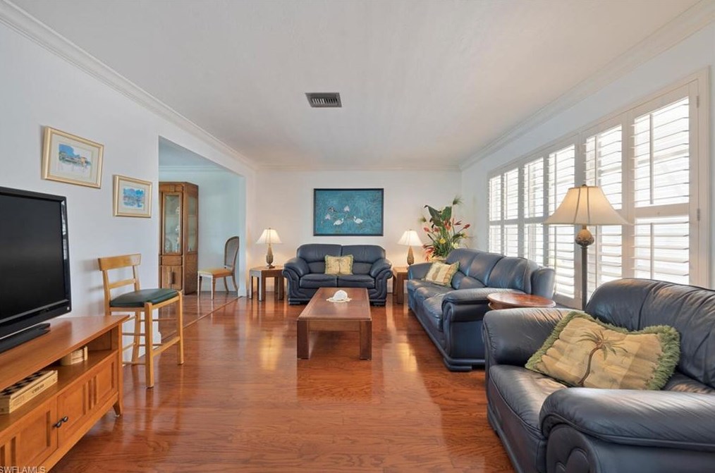 556 Landmark Dr, Naples FL 34112-5248 exterior