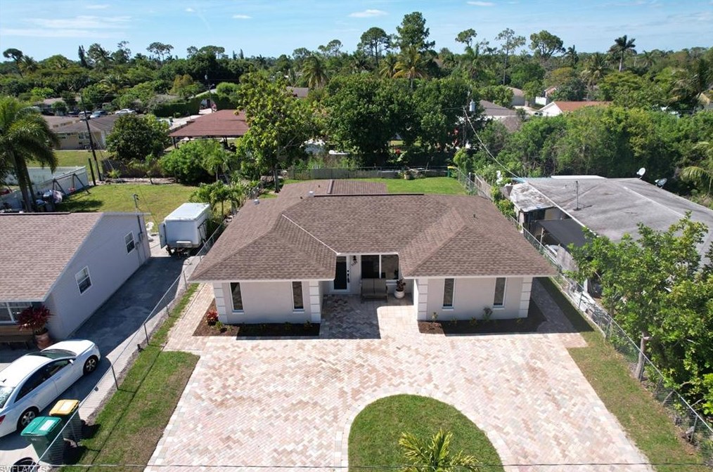 5345 Broward St, Naples, FL 34113-7834