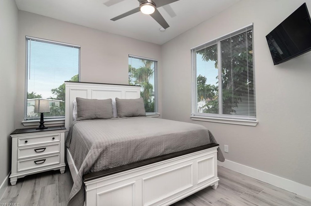 682 105 Ave, Naples FL 34108-1837 exterior