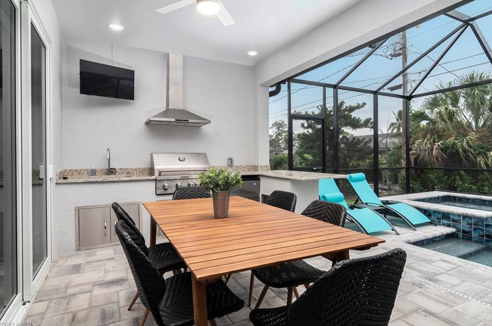 682 105 Ave, Naples FL 34108-1837 exterior