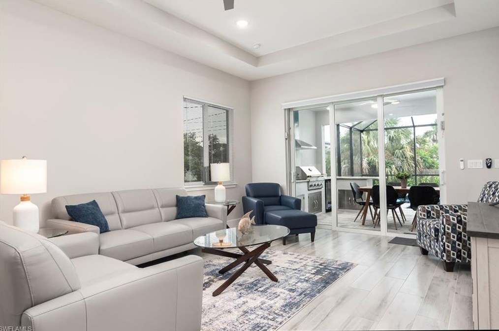 682 105 Ave, Naples FL 34108-1837 exterior