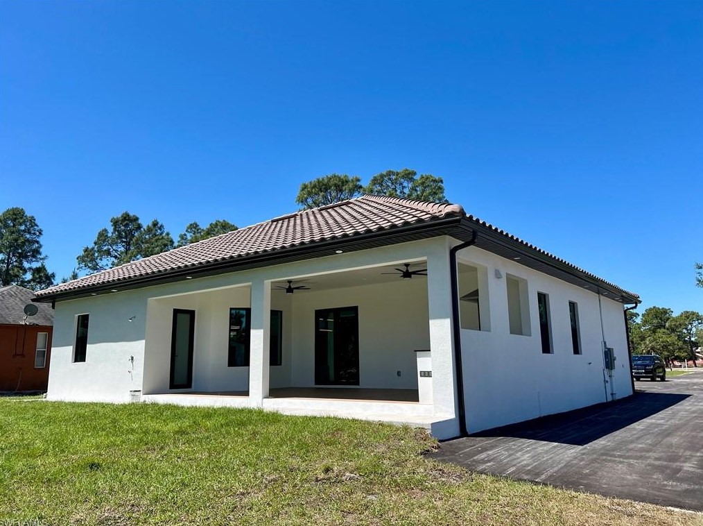 1256 23rd St, Naples, FL 34117-4330