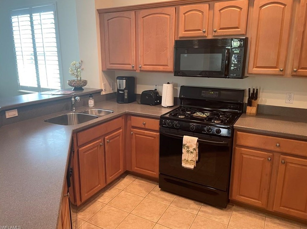 1927 Tarpon Bay Dr, Naples, FL 34119-8707