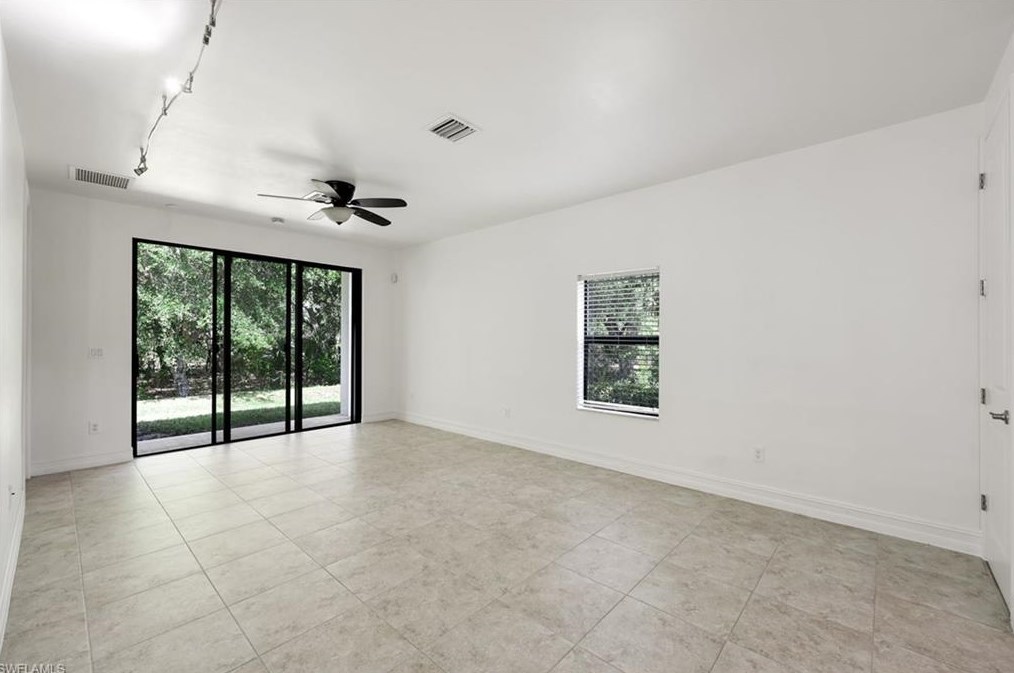 7689 Bristol Cir, Naples, FL 34120-0688