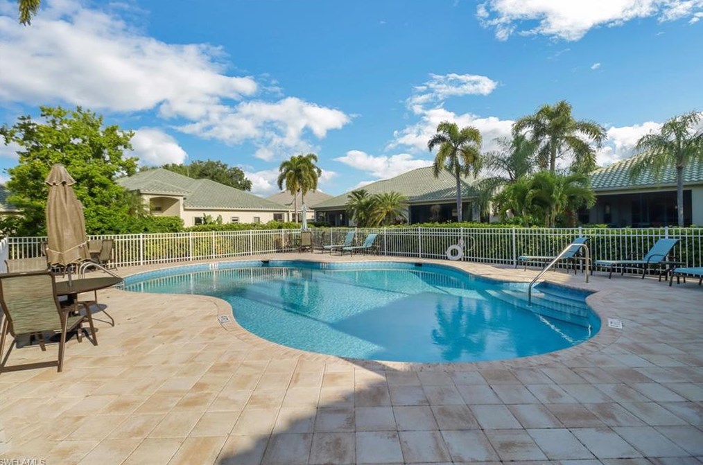 849 Vistana Cir, Naples FL  34119-1004 exterior