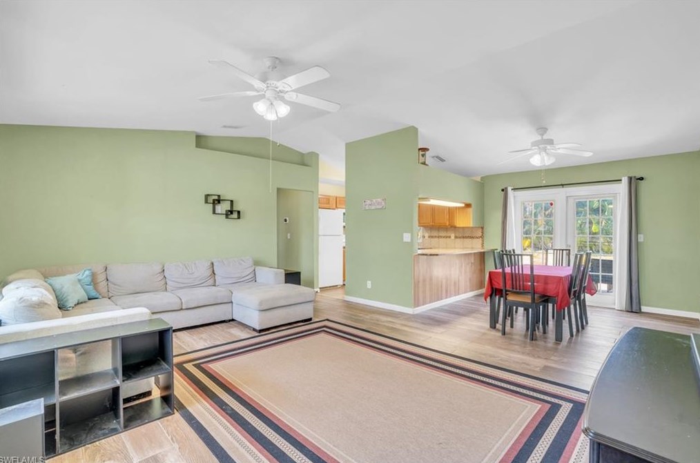 415 6th St, Cape Coral, FL 33993