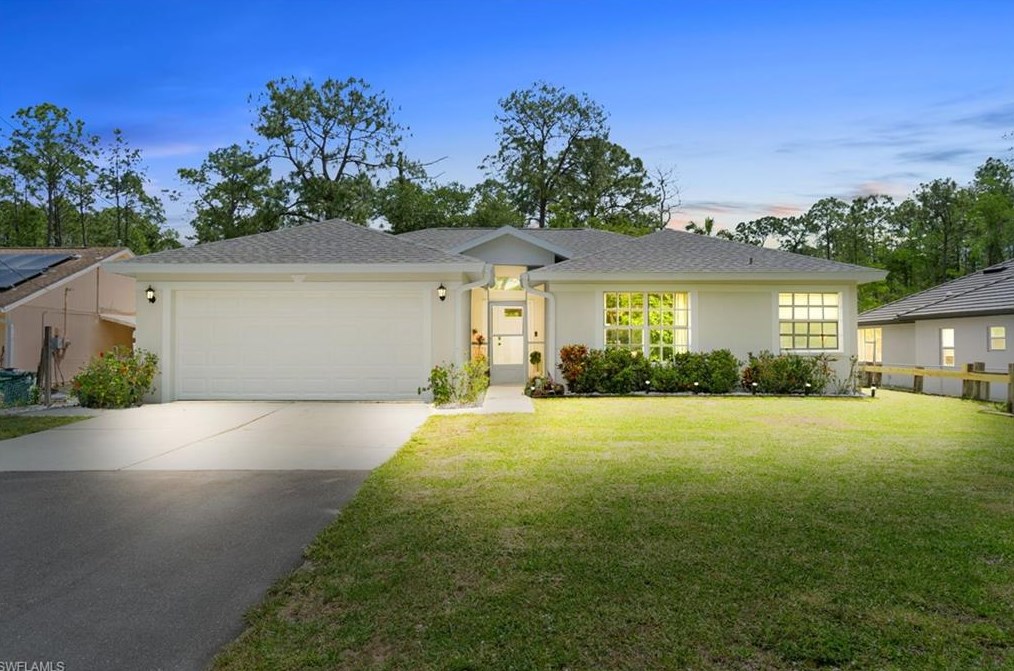 3070 2nd St, Naples, FL 34120-1349