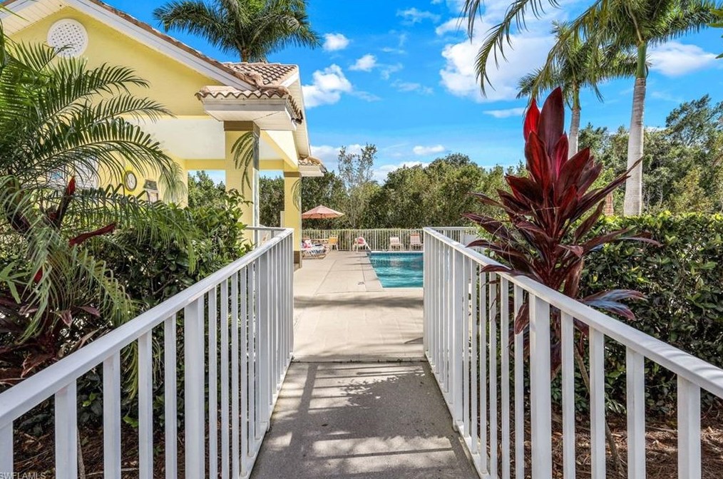1000 Mainsail Dr, Naples FL  34114-7812 exterior