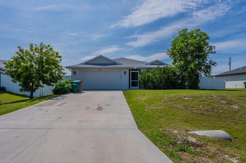 2808 2nd Pl, Cape Coral, FL 33909-8837