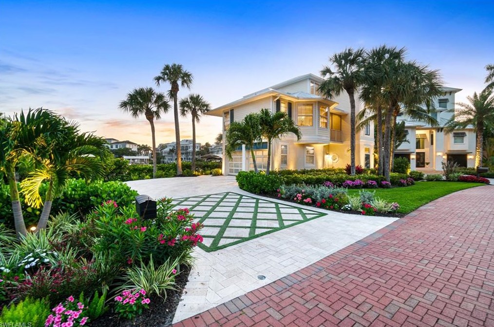 225 Bayfront Dr, Bonita Springs, FL 34134-8548