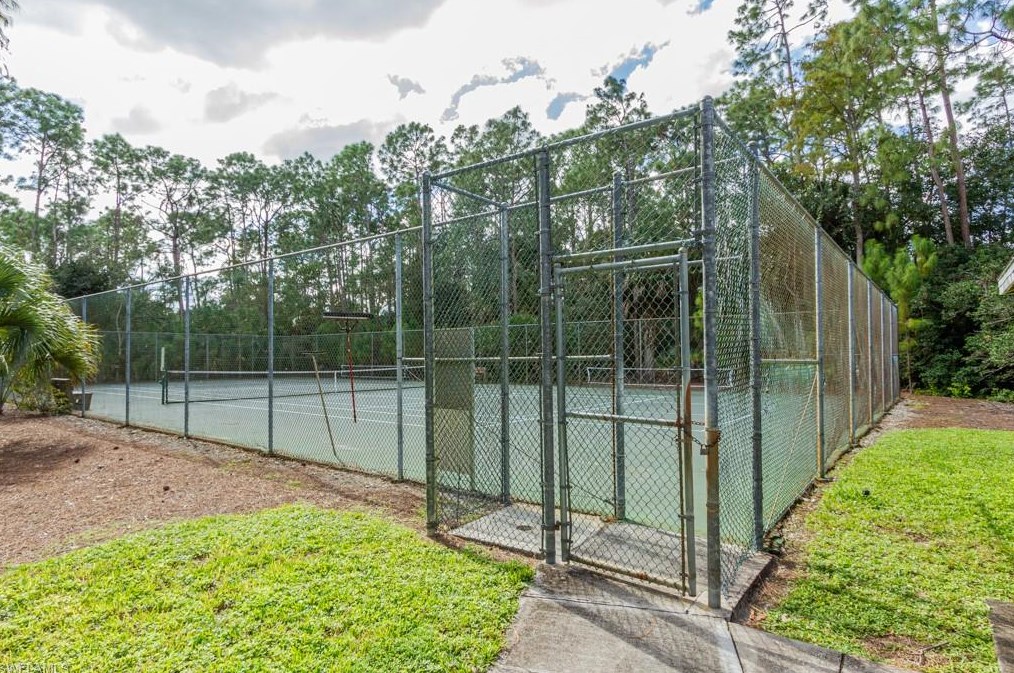 2133 Tama Cir, Naples FL  34112-5473 exterior