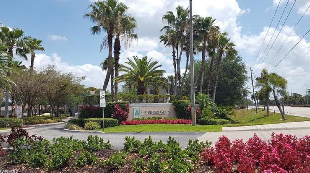 3255 Tamara Dr, Naples, FL 34109-3894