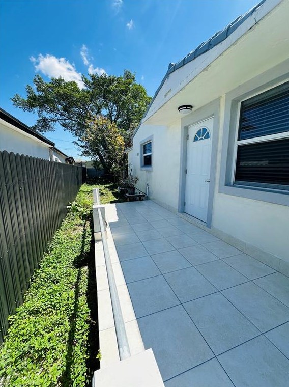 1220 Wilmington St, Miami, FL 33054-3638