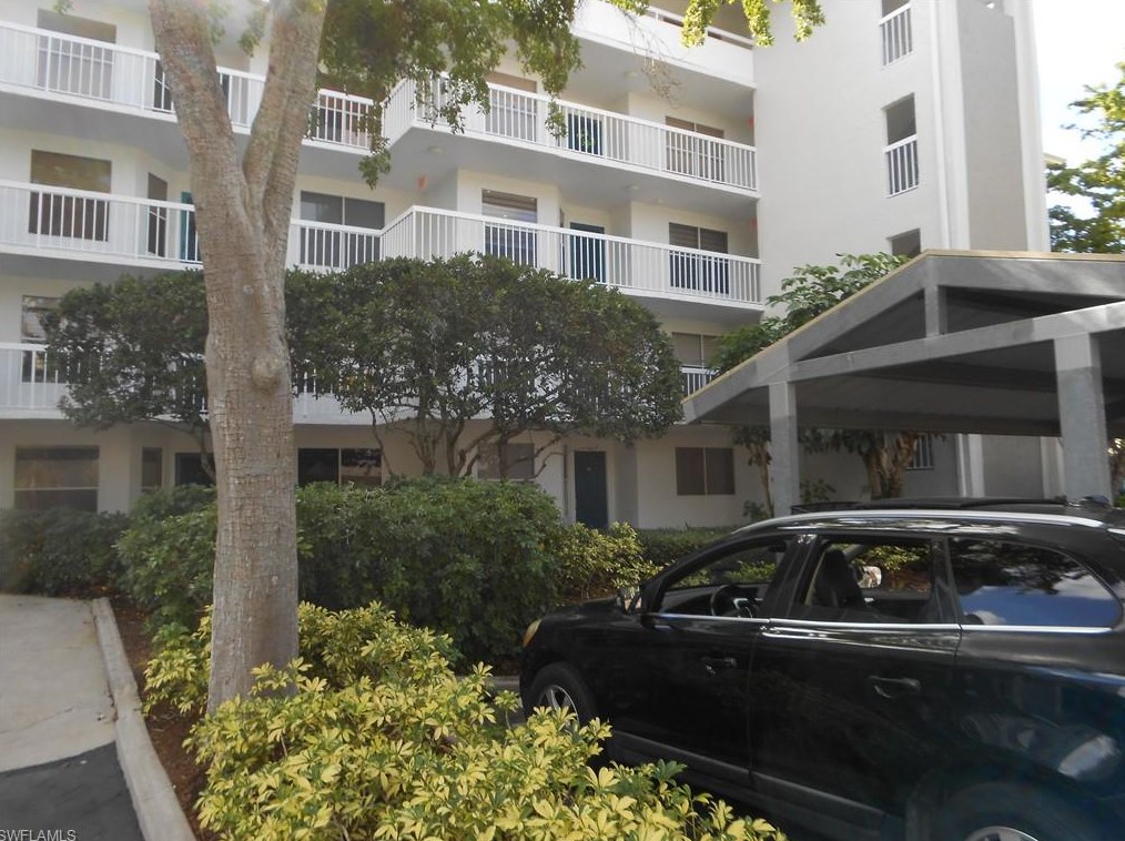 360 Horse Creek Dr, Naples FL 34110-6000 exterior